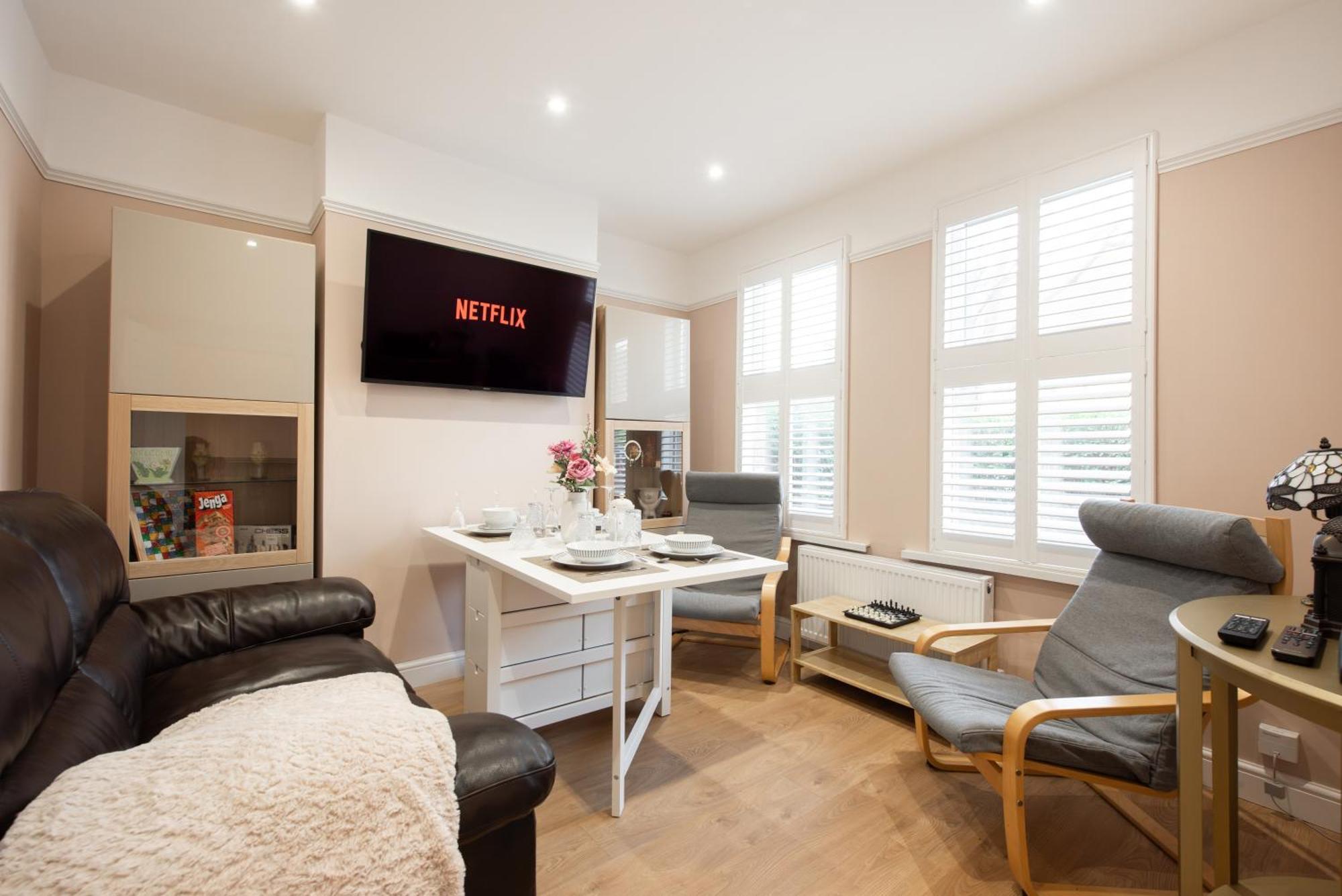 Victorian 2Br Apartment, King Beds, Fast Wifi, Near Shops, Cafes & Transport, E17 Londres Exterior foto
