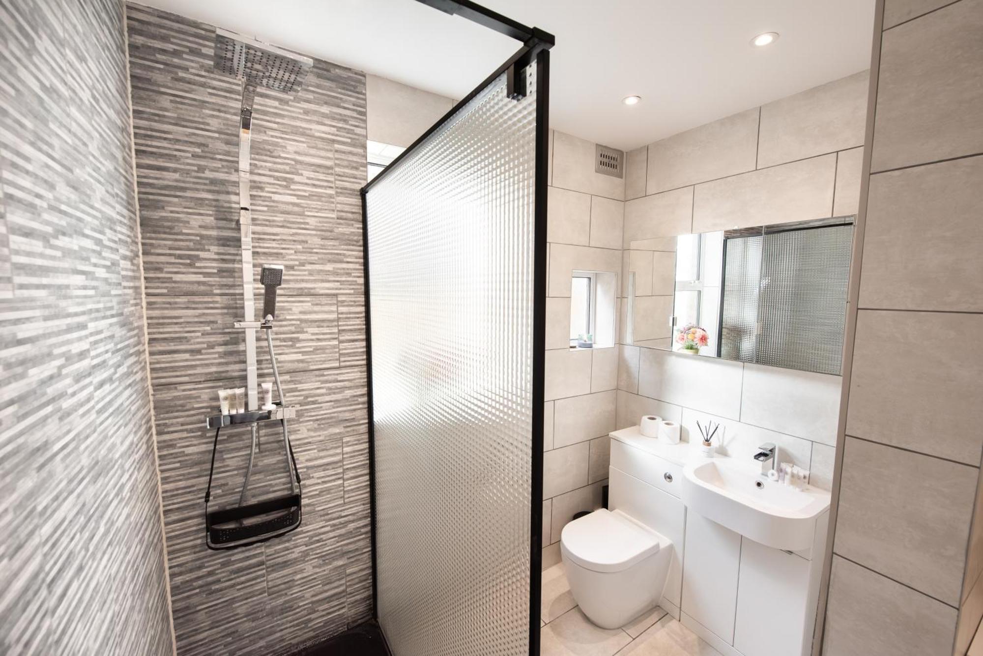 Victorian 2Br Apartment, King Beds, Fast Wifi, Near Shops, Cafes & Transport, E17 Londres Exterior foto