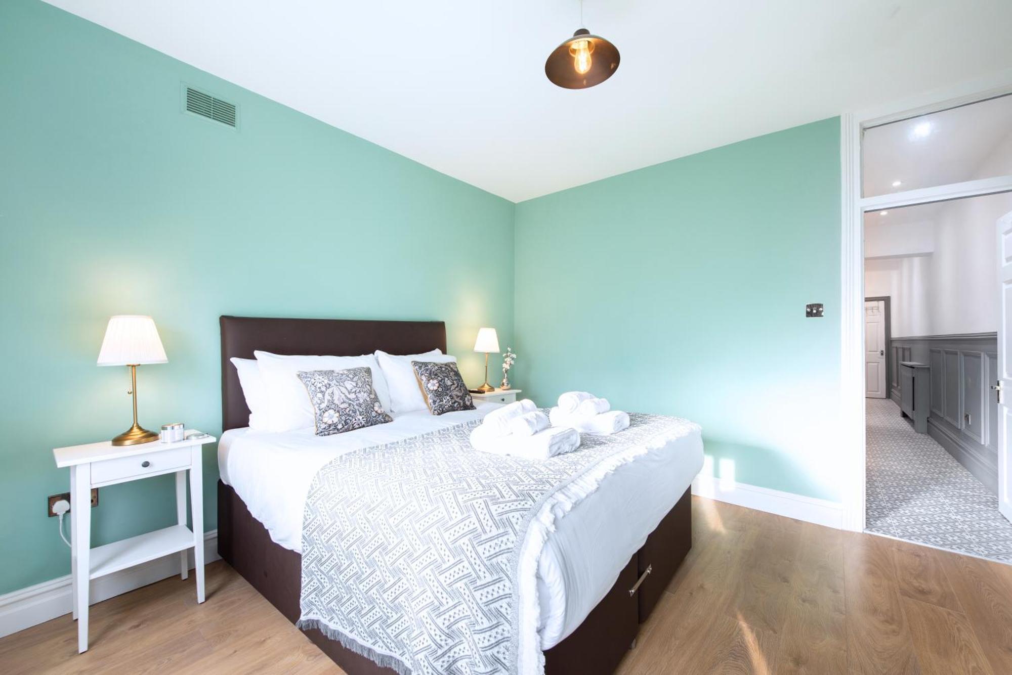 Victorian 2Br Apartment, King Beds, Fast Wifi, Near Shops, Cafes & Transport, E17 Londres Exterior foto